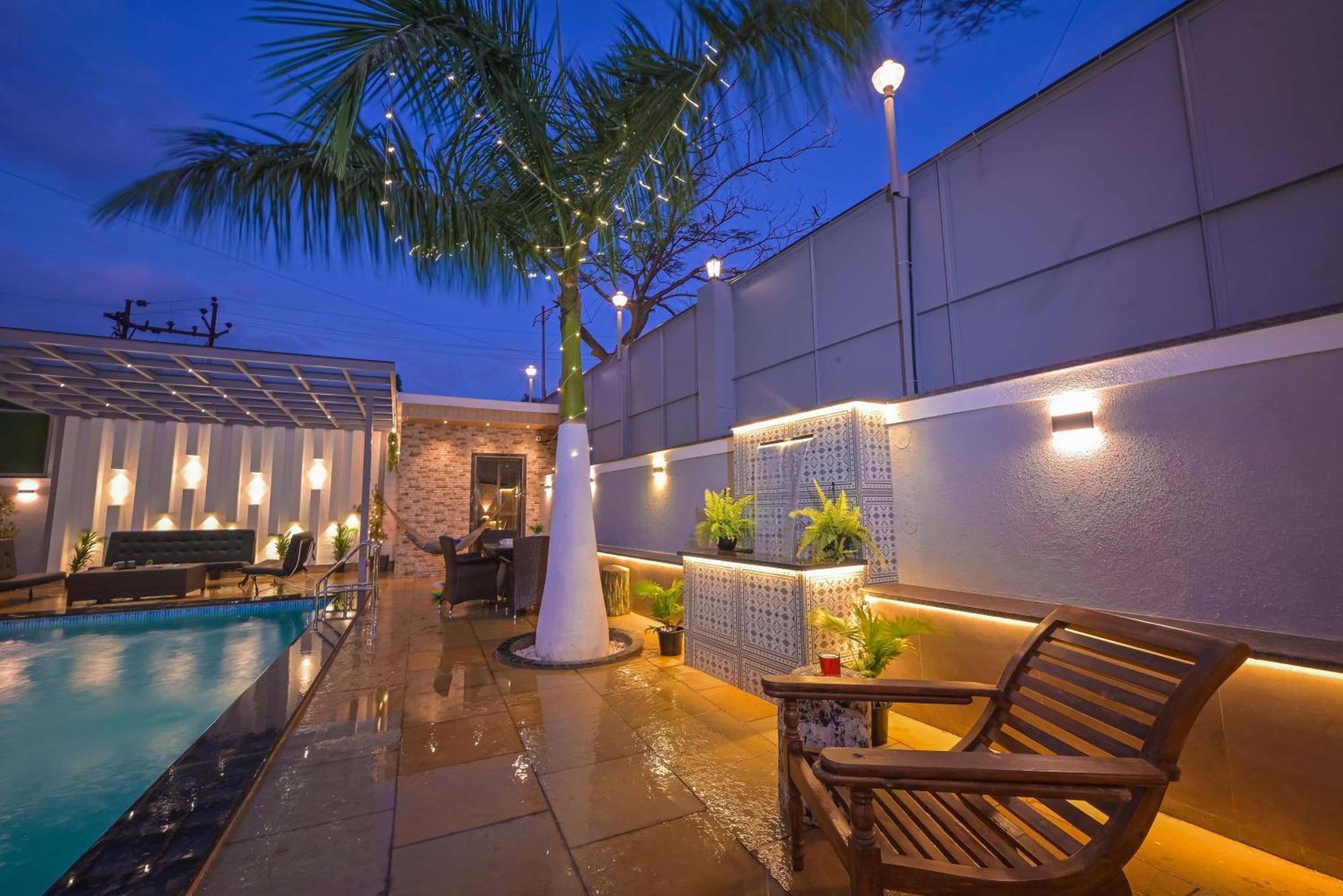 Azure Retreat Villa By Tropicana Stays 로나발라 외부 사진